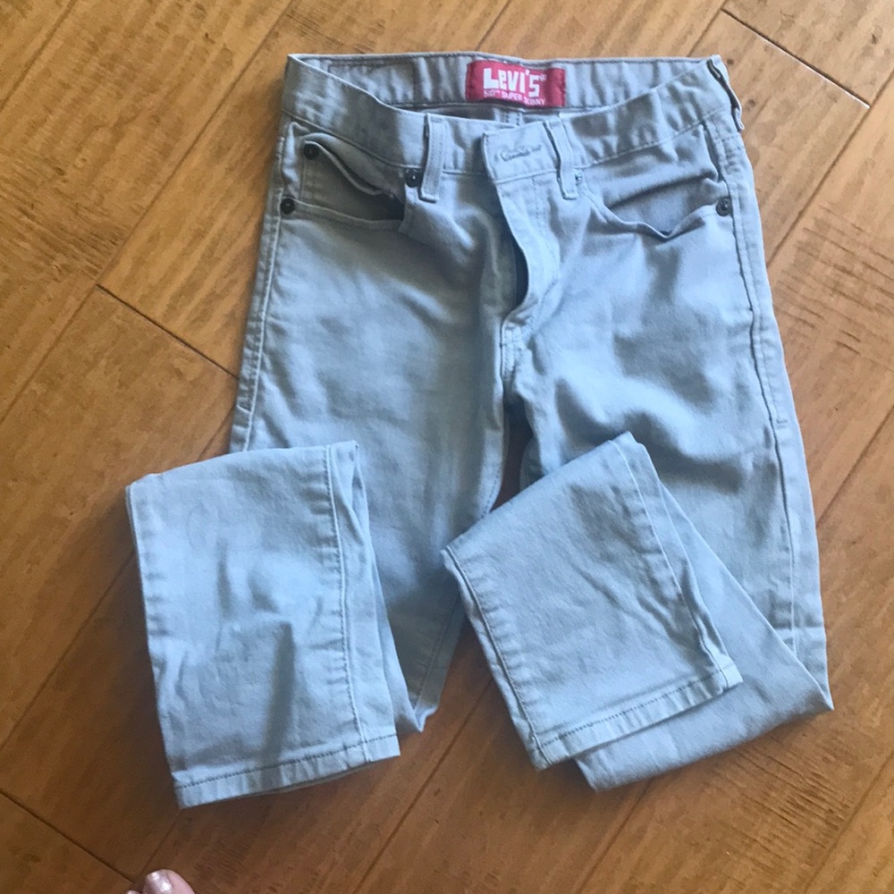 Tan Levi’s 510 jeans